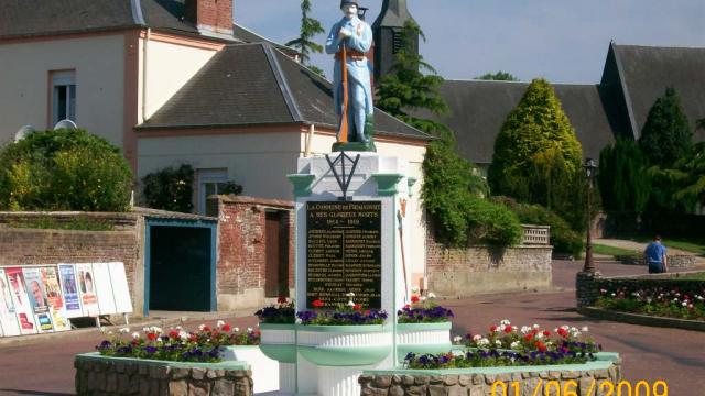 Destination Le Treport Mers Friaucourt Monument Aux Morts Village