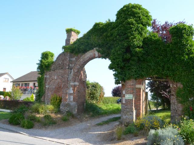 Destination Le Treport Mers Melleville Porte Ancien Manoir