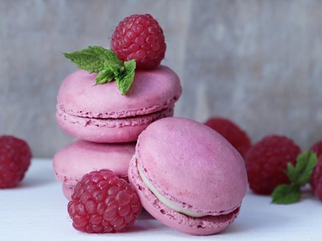 macarons-2548810-1920.jpg