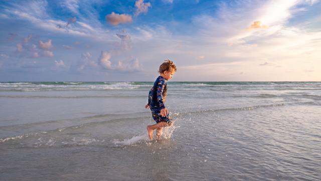 Enfant dans l'eau