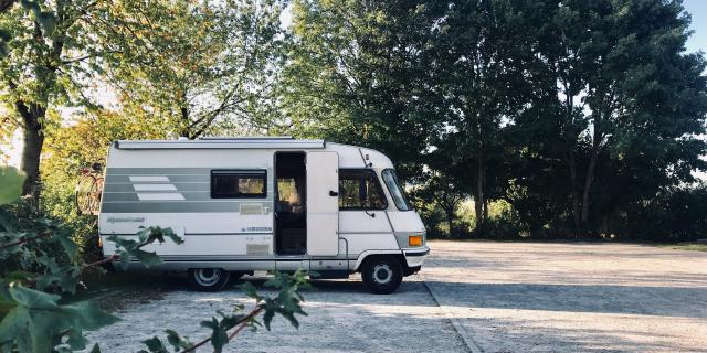 Camping Car sur Aire de Camping Car