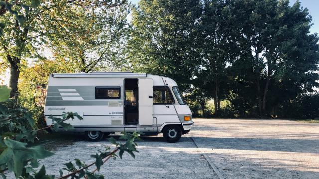 Camping Car sur Aire de Camping Car