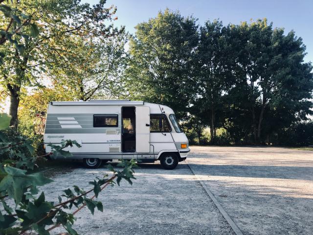 Camping Car sur Aire de Camping Car