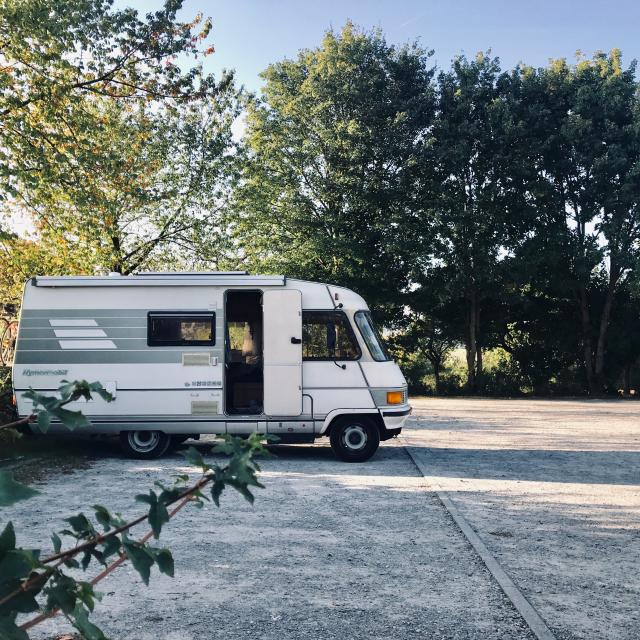 Camping Car sur Aire de Camping Car