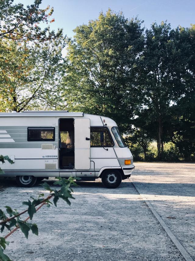 Camping Car sur Aire de Camping Car