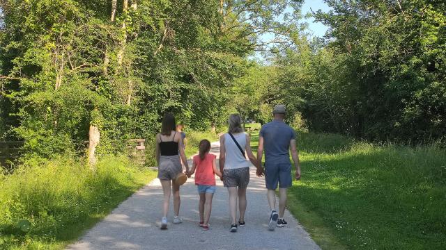 Balade en famille dans le Marais Sainte Croix