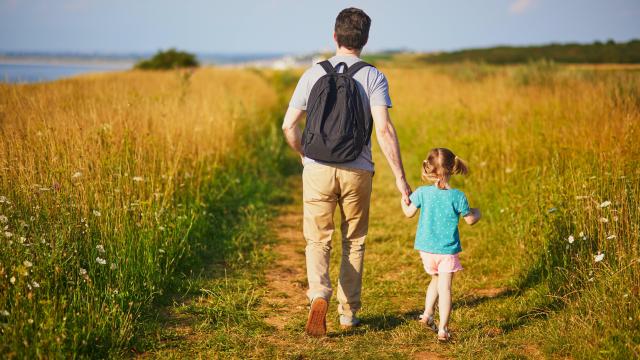 Mers Les Bains Sentier Du Littoral, Père Et Sa Fille En Randonnée